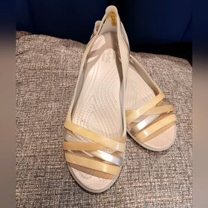 Crocs Womens 7 Isabella Sandals Jelly Shoes Beige Huaraches Strappy Flats